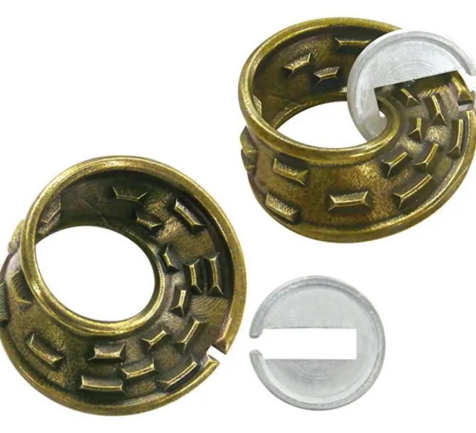 Cast Mobius - Hanayama Metal Puzzle