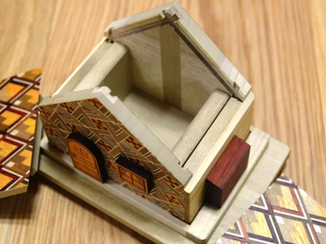 House 7 Steps - Japanese Puzzle Box