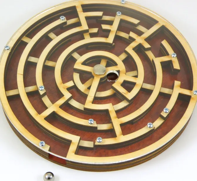 Labyrinth - Wooden Brain Teaser Puzzle / Game
